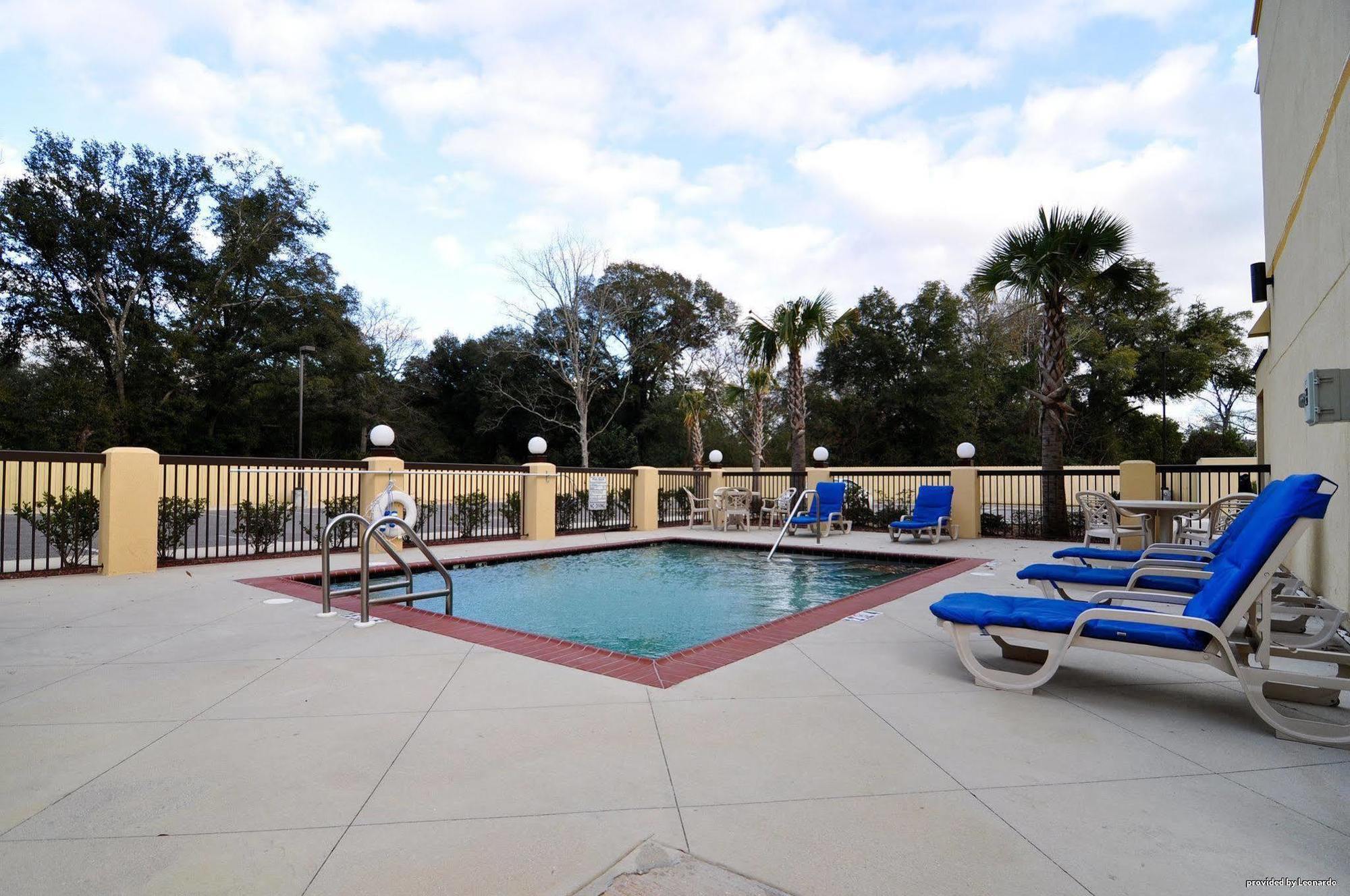 Days Inn By Wyndham Semmes Mobile Létesítmények fotó